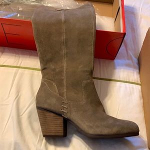 AEROSOLES woman’s suede size 7 1/2 boots